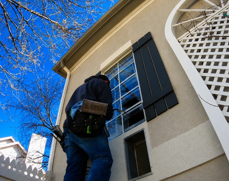 Window cleaner working around the exterior features of a San Clemente home